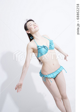 水着姿の女性の写真素材