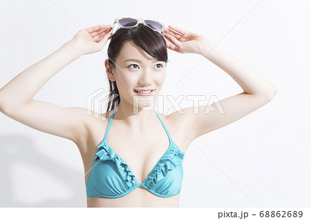 サングラスの水着姿の女性の写真素材 6626