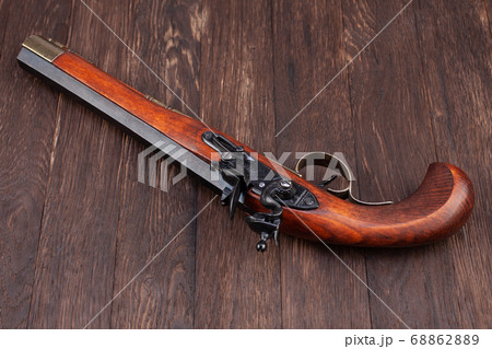 old retro flintlock pistol 68862889