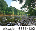 晴れた日の夏の河原 68864802