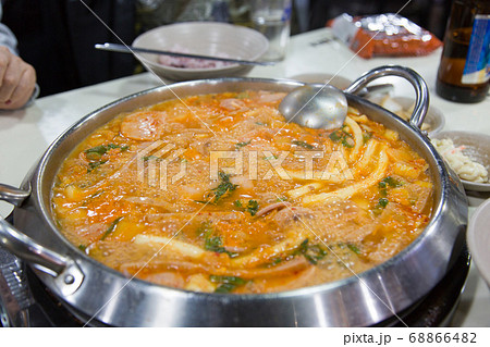 韓国で食べるスンドゥブ 68866482
