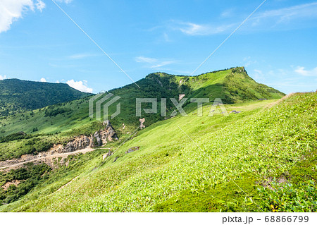 毛無峠の風景(毛無峠から破風岳・土鍋山を望む) 毛無峠の風景(毛無峠から破風岳・土鍋山を望む) 68866799