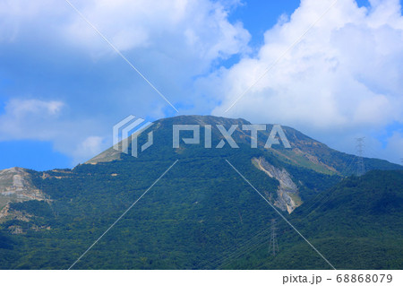 滋賀県米原市の伊吹山地の風景、夏空、伊吹山【8月】 68868079