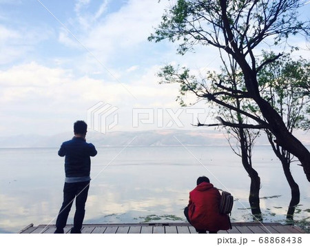 中国大理のジ海と男たち 68868438