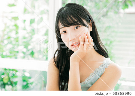 若い女性のビューティーイメージ　 68868990