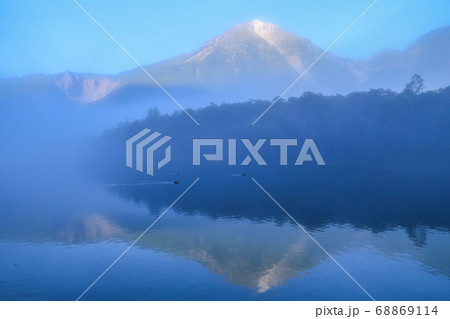 朝の上高地　大正池 68869114