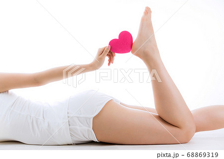 脚にハートを持つ女性 脚にハートを持つ女性 68869319