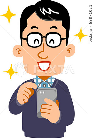 スマートフォンを操作するメガネをかけた男性の喜びの表情 68871021