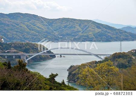愛媛県今治市の開山から眺める春の瀬戸内海国立公園としまなみ街道 68872303