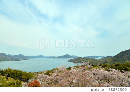 愛媛県今治市の開山から眺める春の瀬戸内海国立公園としまなみ街道 愛媛県今治市の開山から眺める春の瀬戸内海国立公園としまなみ街道 68872306