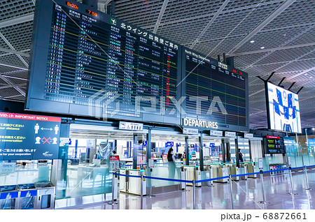 コロナ禍の朝の成田空港 コロナ禍の朝の成田空港 68872661