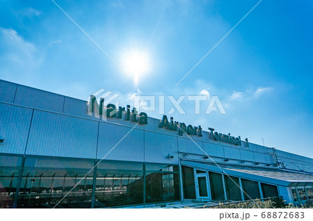 コロナ禍の朝の成田空港 コロナ禍の朝の成田空港 68872683
