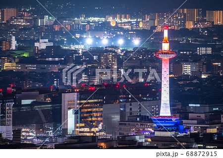 《京都府》京都タワーと中心街の夜景 68872915