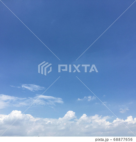 晴れ上がる東京の夏空 68877656