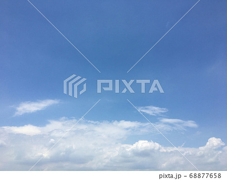 晴れ上がる東京の夏空 68877658