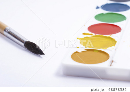 Top view of paintbrushes palette on white paper 68878582