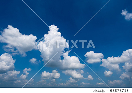 夏空 青空に湧き上がる積乱雲 積雲 広角 c-3 高コントラスト 夏空 青空に湧き上がる積乱雲 積雲 広角 c-3 高コントラスト 68878713