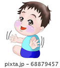 後ろを振り返り手を振っている赤ちゃん(男の子) 68879457