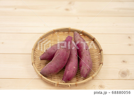 さつまいも　コピースペース 68880056