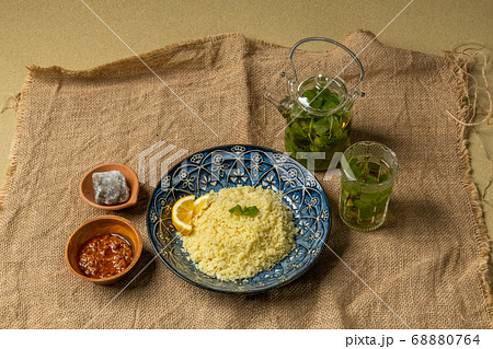 北アフリカ料理 クスクス  Boiled chickpeas with couscous  68880764