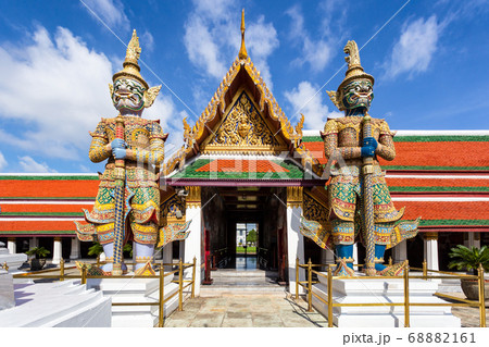 Wat Phra Kaew and Grand Palace in sunny day 68882161