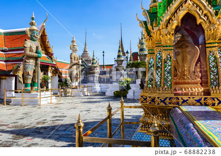 Wat Phra Kaew and Grand Palace in sunny day 68882238