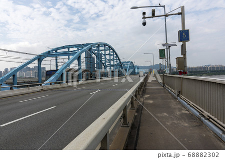 ソウル 動作大橋 道路 68882302