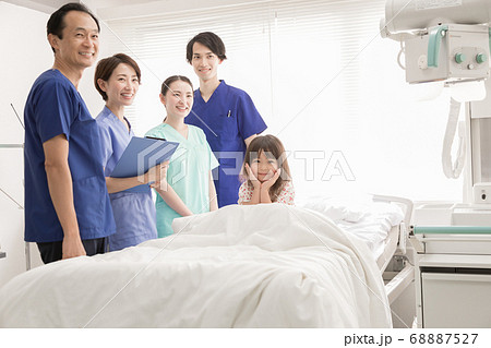 医療関係者と患者 医療関係者と患者 68887527