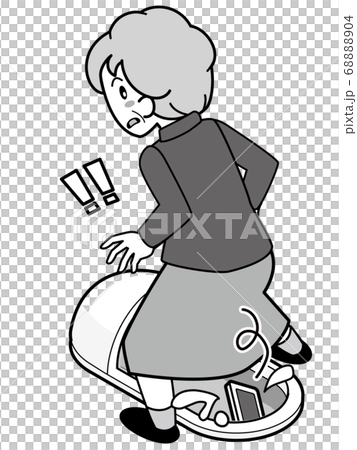 和式トイレをまたいだ時に携帯電話を落とすおばあさん 和式トイレをまたいだ時に携帯電話を落とすおばあさん 68888904