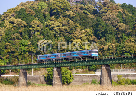普通列車仕様のキハ185系　予讃線：伊予大洲～西大洲 68889392