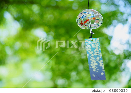 光の中の風鈴 68890036