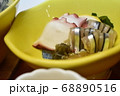 タコとキビナゴの刺身 68890516