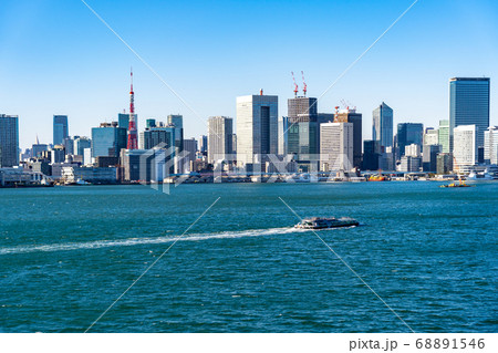 東京タワーと水上バス 68891546