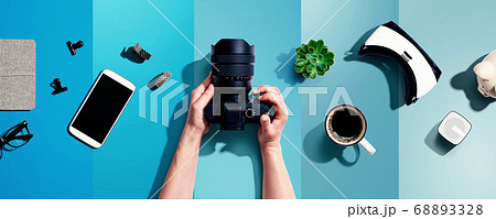 Person holding a SLR camera 68893328