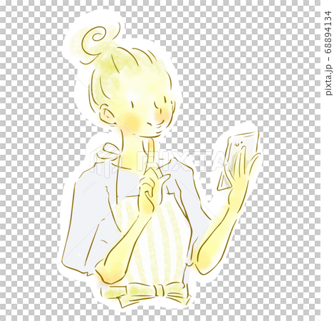 一位穿著圍裙的女人，她用自然的手繪女人微笑著操作她的智能手機 68894134