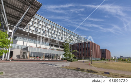 立命館大学大阪いばらきキャンパスと岩倉公園 68896720