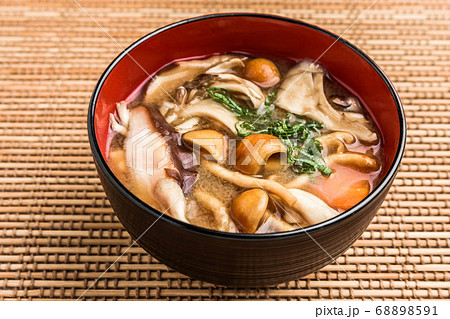 秋の味覚　キノコ汁 68898591