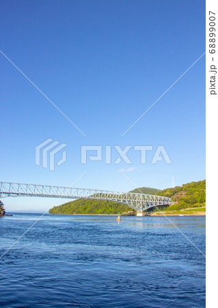 鹿児島県の阿久根と長島をつなぐ、黒之瀬戸大橋　　日本三大急潮の一つの黒之瀬戸 68899007