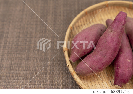 さつまいも　コピースペース 68899212