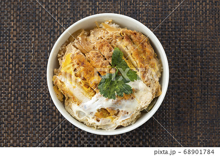 カツ丼 68901784