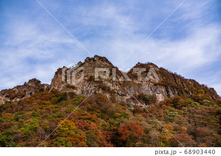 (群馬県)秋の妙義山 早朝 (群馬県)秋の妙義山 早朝 68903440