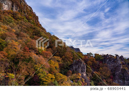 (群馬県)秋の妙義山 早朝 (群馬県)秋の妙義山 早朝 68903441