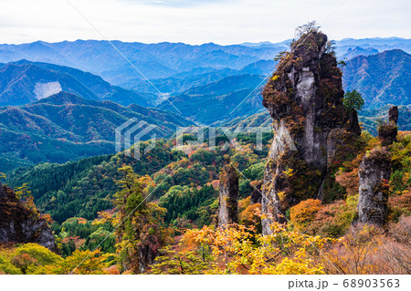 （群馬県）秋の妙義山　日暮の景（ひぐらしのけい） 68903563