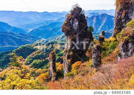 （群馬県）秋の妙義山　日暮の景（ひぐらしのけい） 68903580