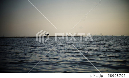 夕暮れ 景色 海 68903795