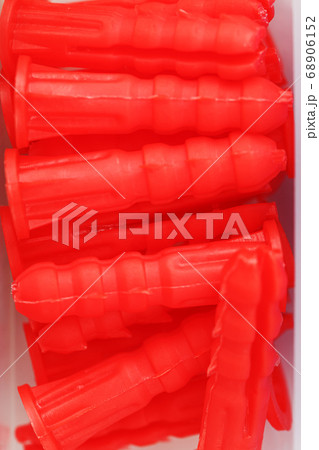 Red plastic dowels for self-tapping screws 68906152