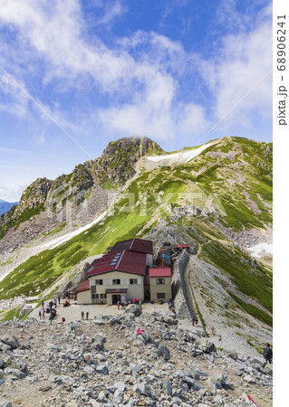 【北アルプス・立山】 登山道から望む一ノ越と龍王岳 【北アルプス・立山】 登山道から望む一ノ越と龍王岳 68906241