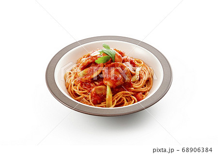 帆立とイカの魚介類が入ったトマトソースのパスタ【バック飛ばし-影イキ】 68906384