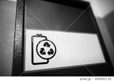 Black and white battery recycling sign 68906518