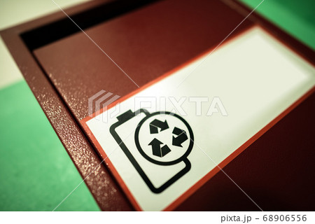 Black and white battery recycling sign 68906556